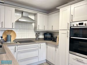 Kitchen/Breakfast Room- click for photo gallery